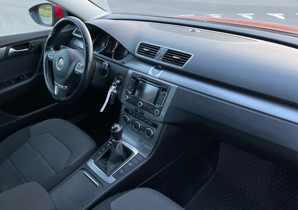 Volkswagen Passat cena 25900 przebieg: 242000, rok produkcji 2012 z Nidzica małe 379